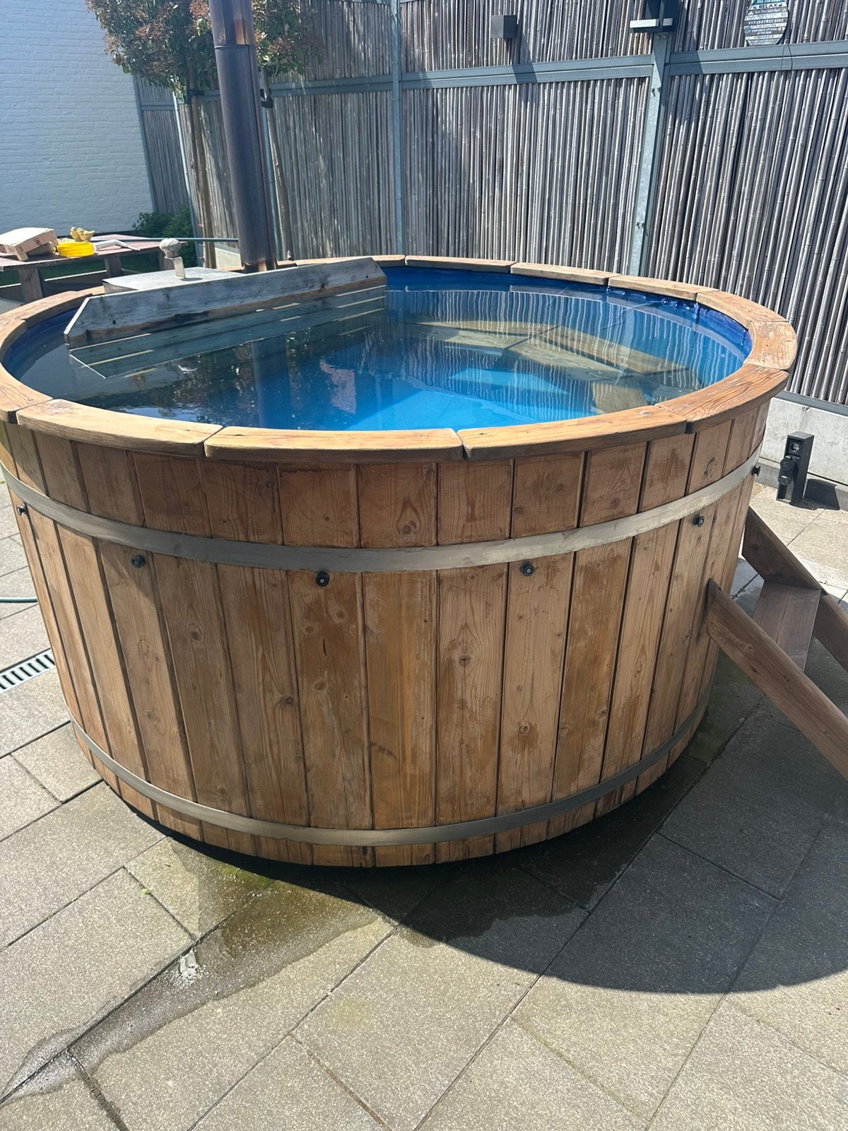 Hout gestookte hottub ( binnen zeil lek), Ophalen, Gebruikt, Trap, Vast