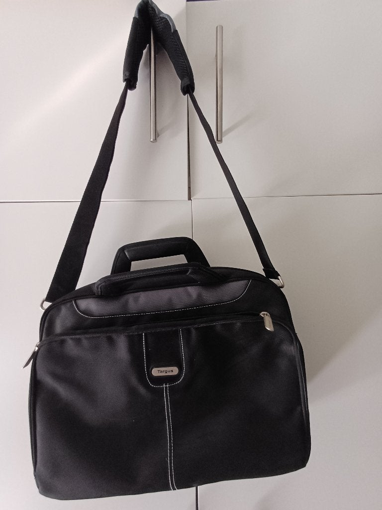 Targus laptoptas 4 vakken, Computers en Software, Laptoptassen, Gebruikt, Schouderband, 17 inch of meer, Aktetas