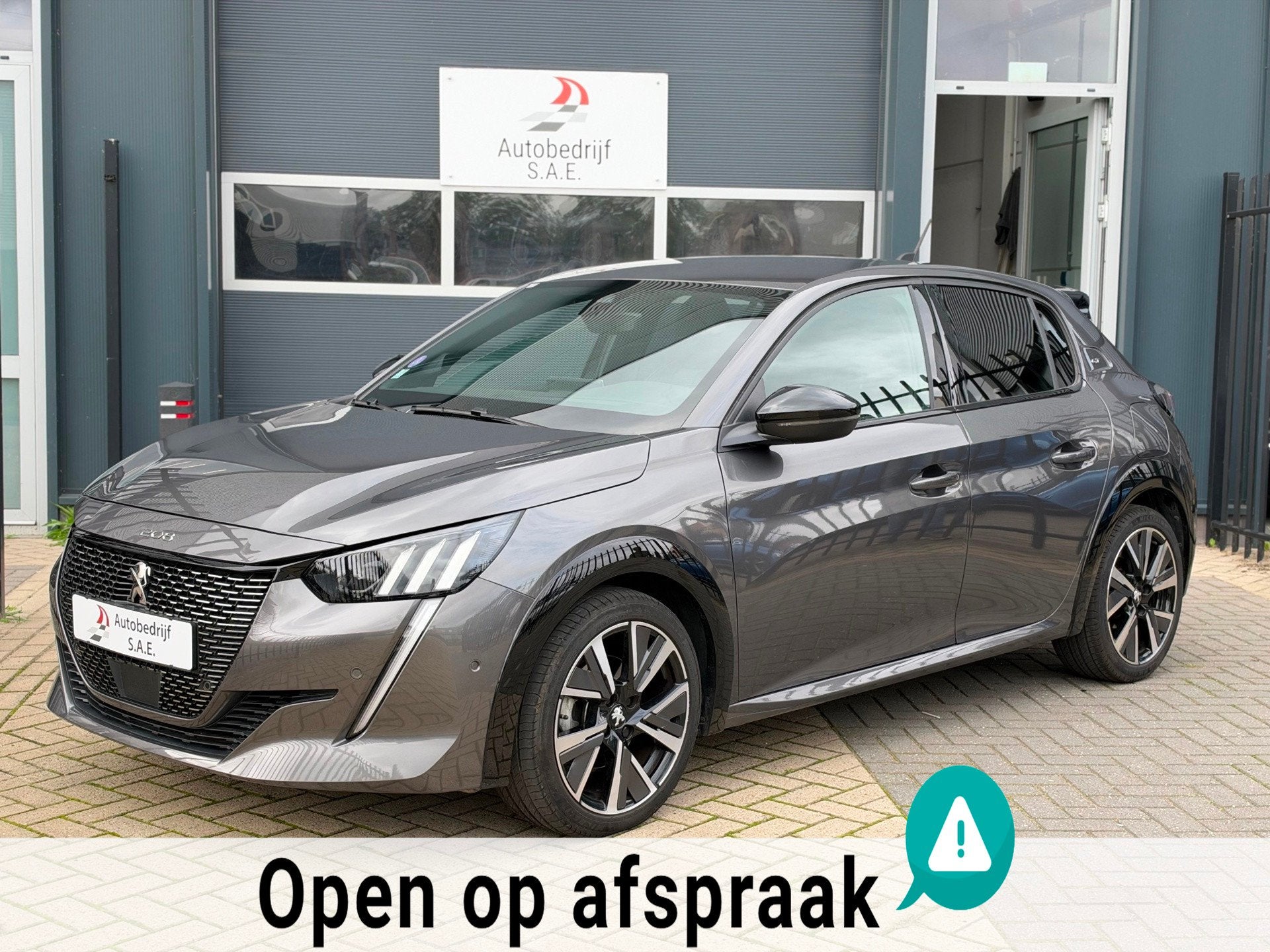 Peugeot 208 1.2 PureTech GT-Line CARPLAY COCKPIT CAMERA AUTO, Auto's, Gebruikt, Euro 6, 1133 kg, Leder en Stof