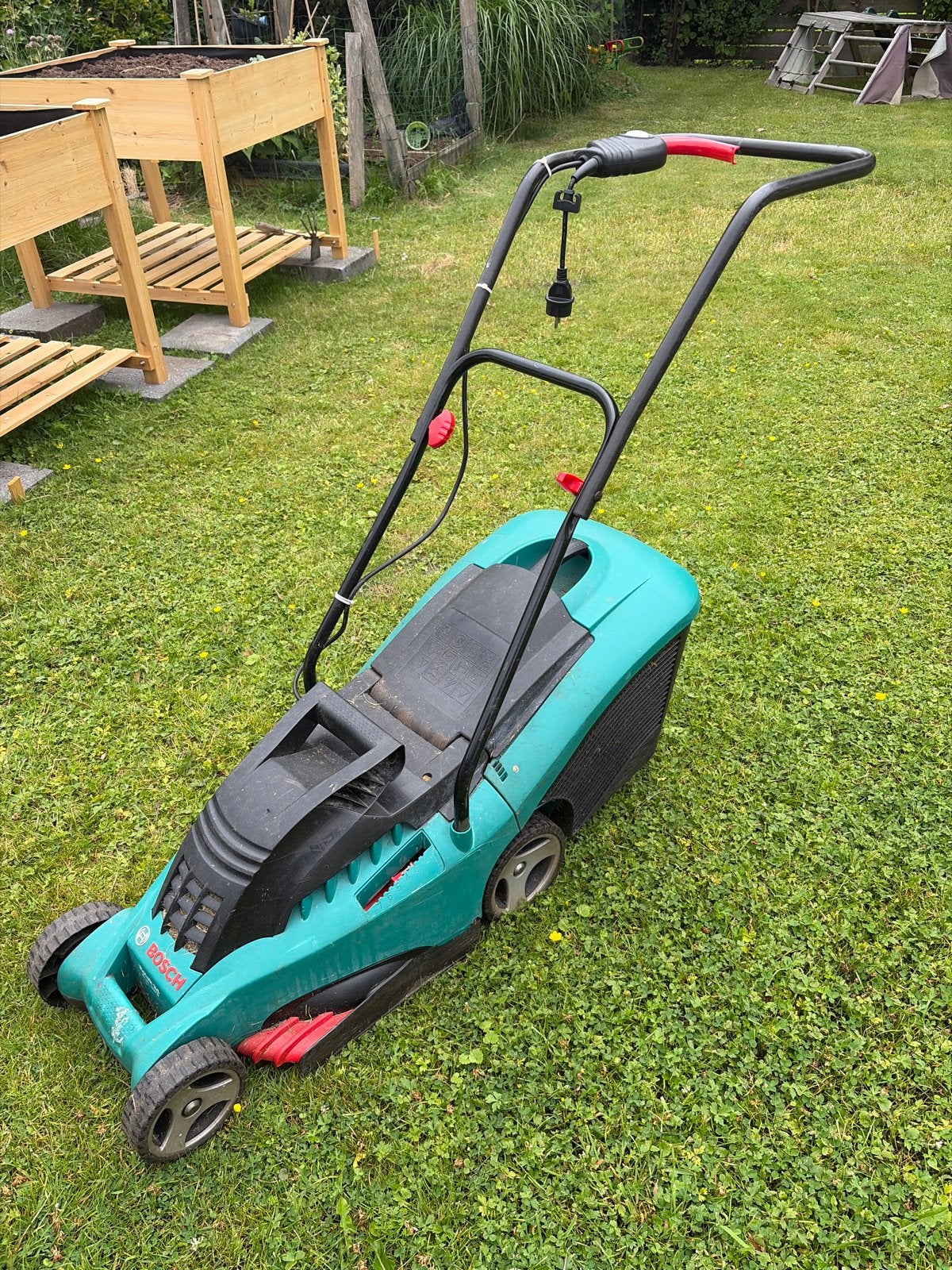 Bosch Rotak 34 grasmaaier - werkt goed!, Tuin en Terras, Grasmaaiers, Ophalen, Gebruikt, 30 t/m 39 cm, Elektrische grasmaaier