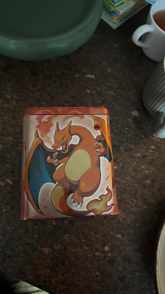 Boxen voor pokemo kaarten, Verzamelen, Efteling, Ophalen of Verzenden, Zo goed als nieuw, Button of Speldje