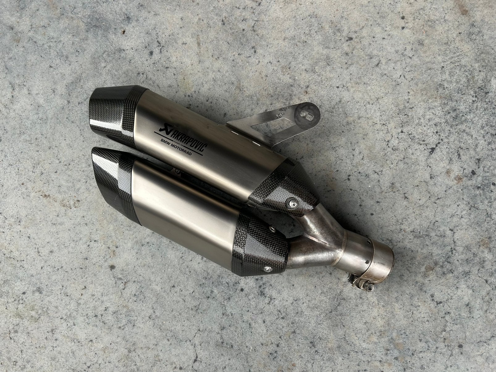 BMW R 1300 GS GSA Akrapovic BMW Motorrad Titanium uitlaat, Motoren, Ophalen, Gebruikt