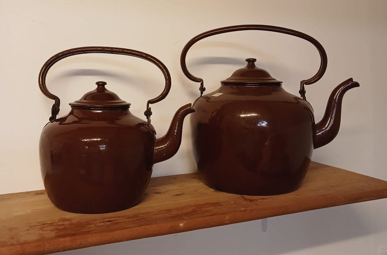 Set van twee emaille ketels, Ophalen
