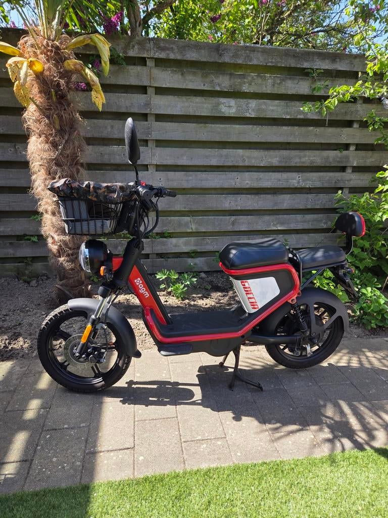 AGM goccia 25 km snorbrommer, Fietsen en Brommers, Ophalen, Overige modellen, Zo goed als nieuw
