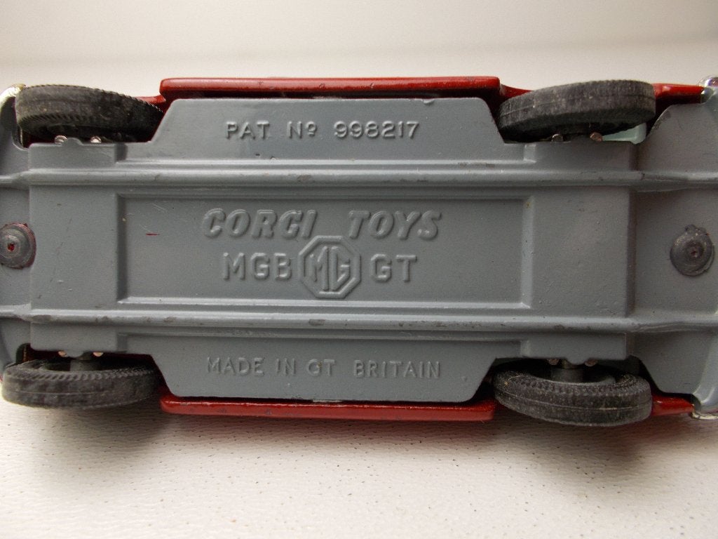 1967 Corgi Toys 327 MGB-GT In goede staat! (-A-), Ophalen of Verzenden, Zo goed als nieuw, Auto, Corgi