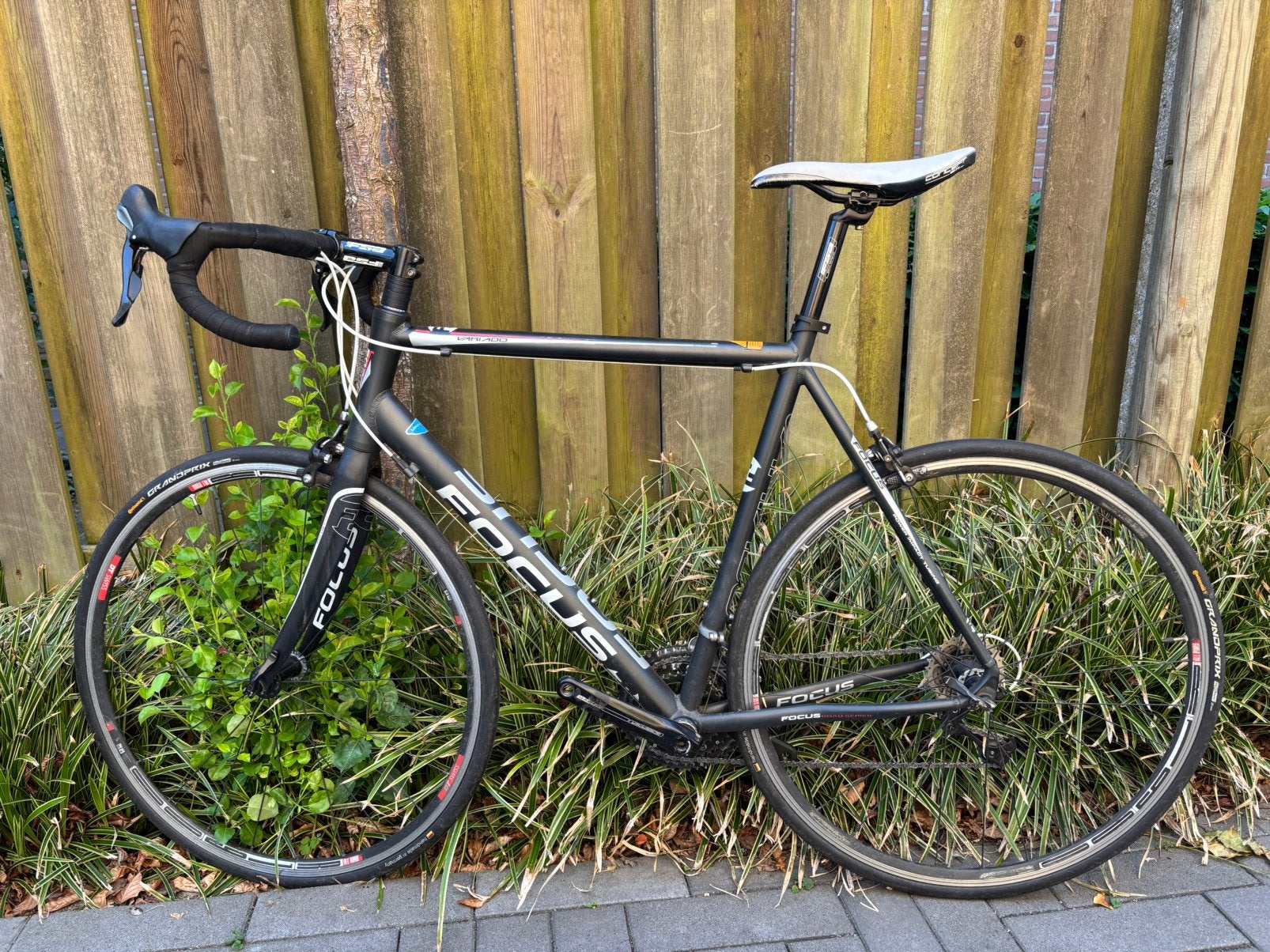 Focus Variado Ultegra Tripple Matte Gunmetal Grey, 28 inch, Gebruikt, Aluminium, 57 tot 61 cm