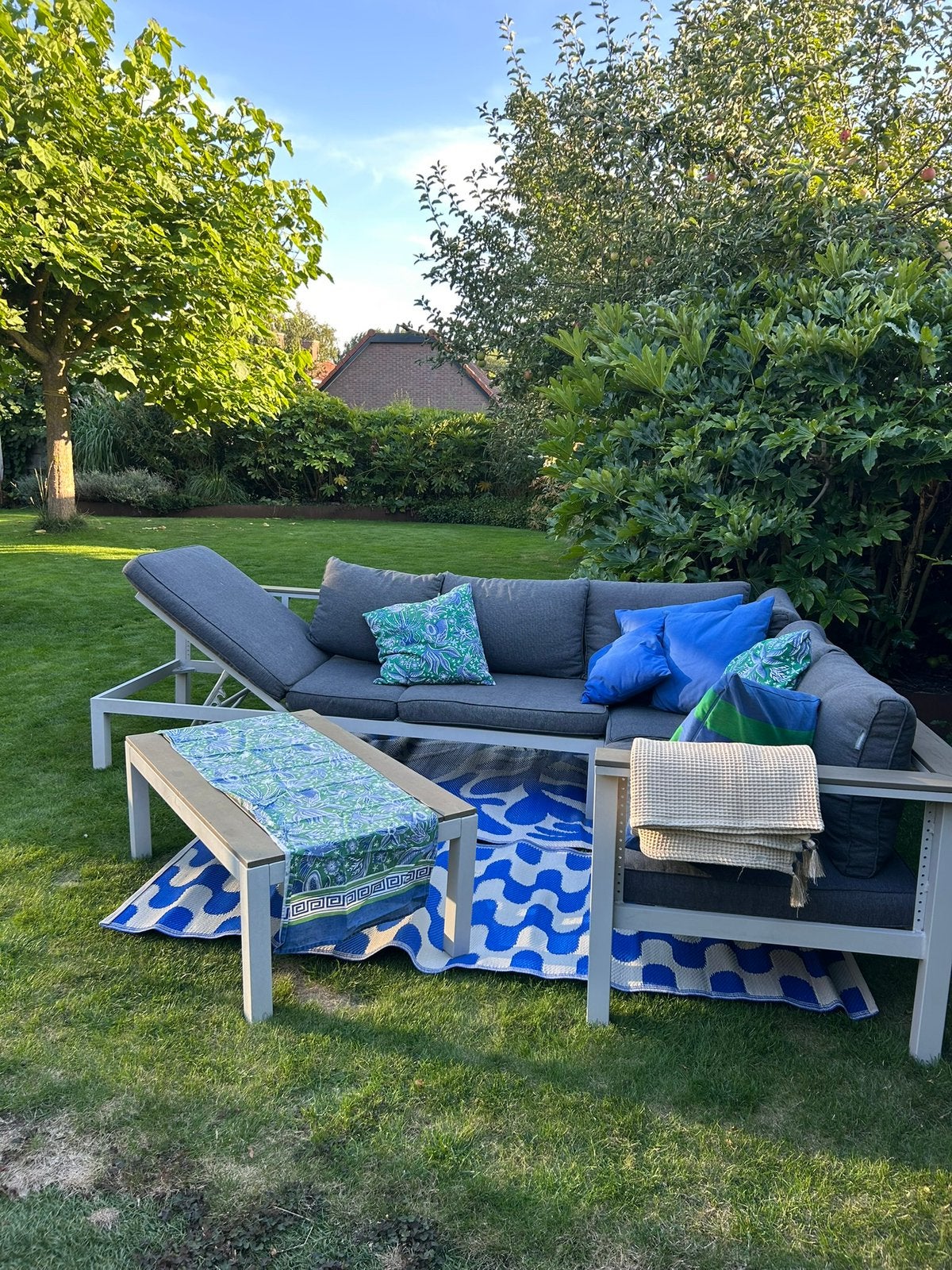 Loungeset Intratuin - grijze kussens/ licht frame, Tuin en Terras, Ophalen, 5 zitplaatsen, Gebruikt, Aluminium