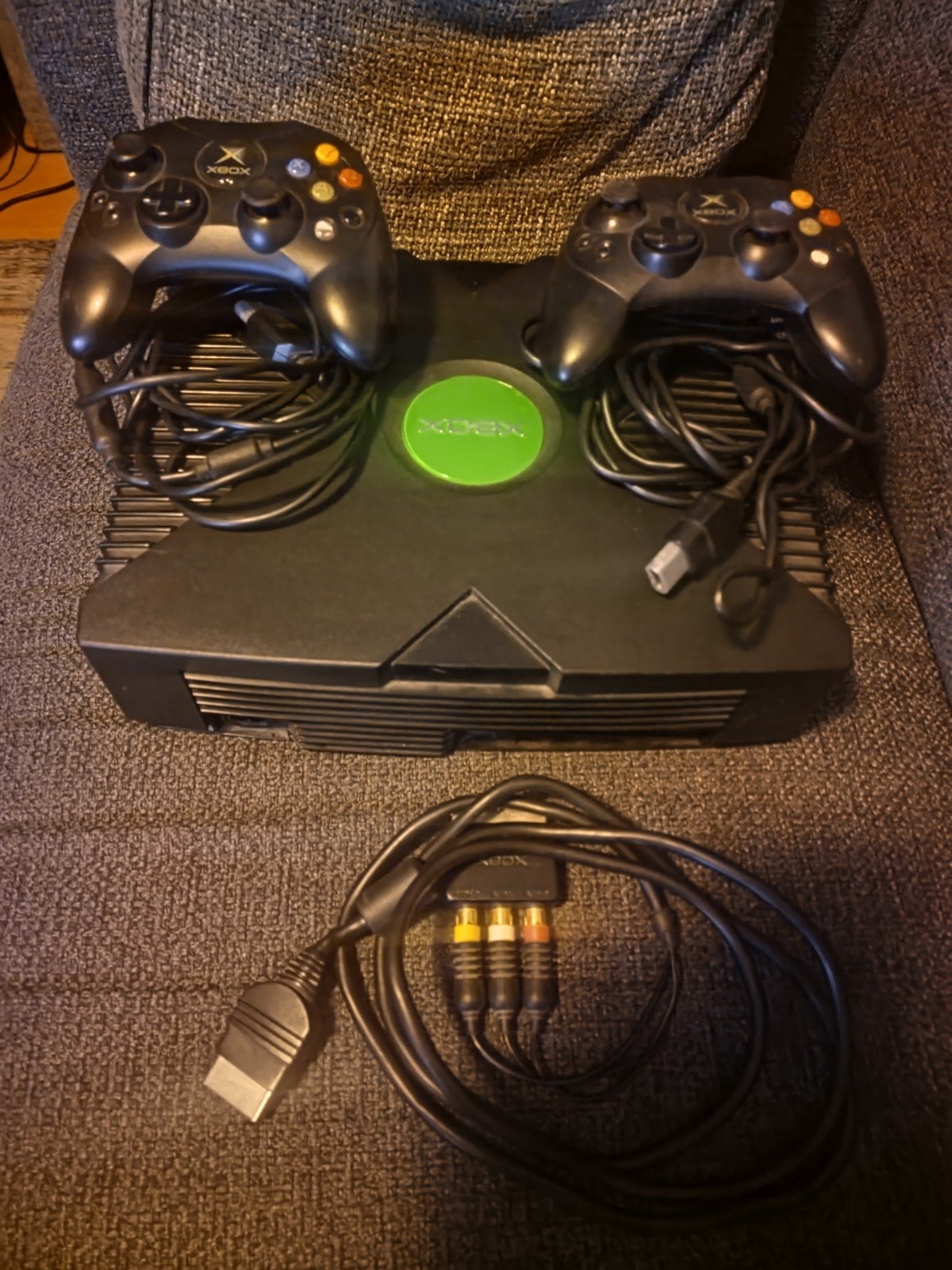 Omgebouwde Xbox met 100+ klassieke spellen en 2 controllers, Spelcomputers en Games, Spelcomputers | Xbox Original, Zo goed als nieuw