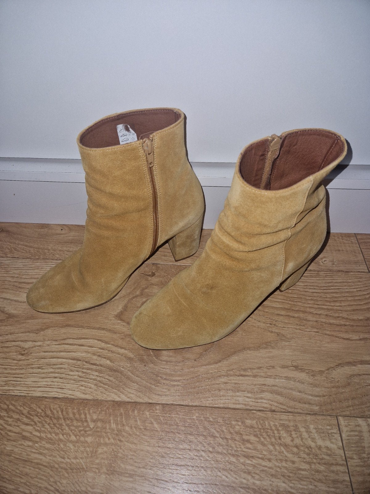 Okergele Suede Enkellaarsjes Maat 41 - Sissy-Boy, Geel, Lage of Enkellaarzen, Sissy-Boy, Ophalen of Verzenden