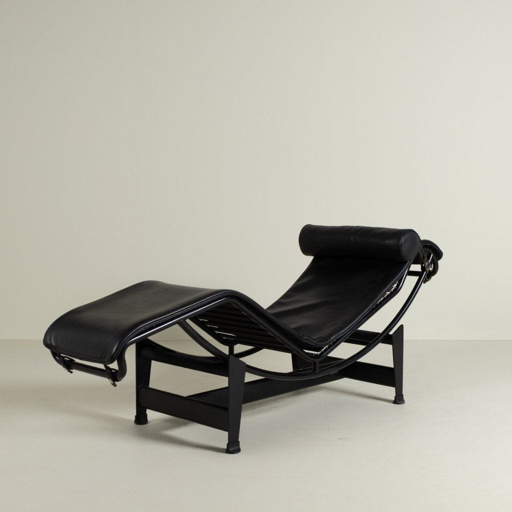 Cassina LC4 Chaise Longue Fauteuil Zwart Leer, Huis en Inrichting, Banken | Sofa's en Chaises Longues, Niet ingevuld, Niet ingevuld