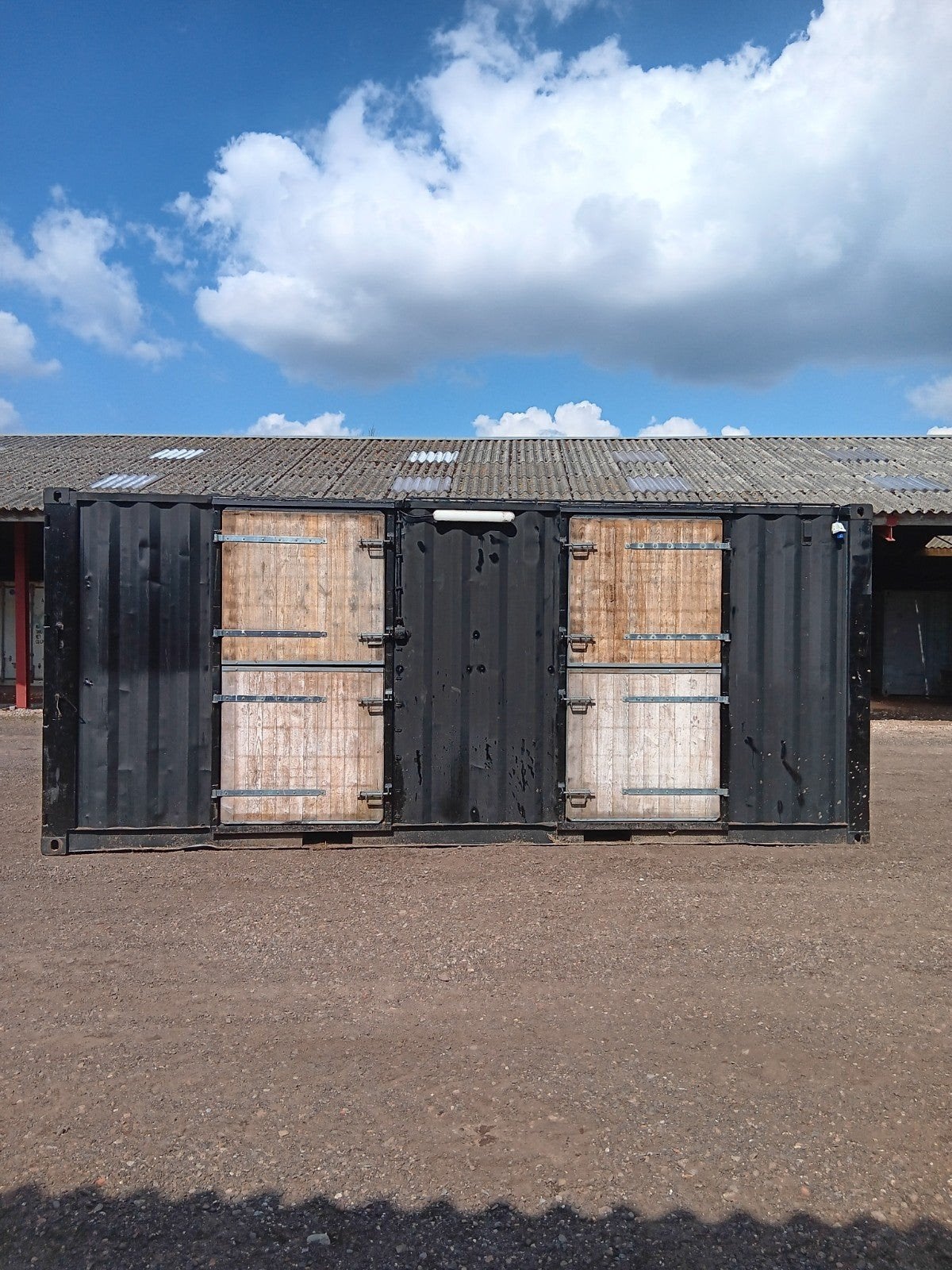 Te koop /te huur,compleet ingerichte stalcontainers., Dieren en Toebehoren, Stalling, 2 of 3 paarden of pony's