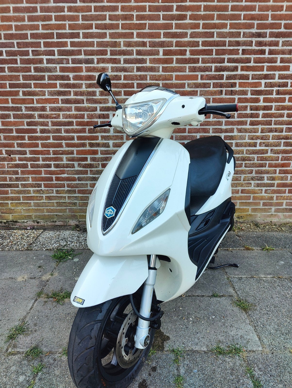 Piaggio new fly A1 125cc, Fietsen en Brommers, Scooters | Piaggio, Ophalen, 125 cc, Zo goed als nieuw, Fly