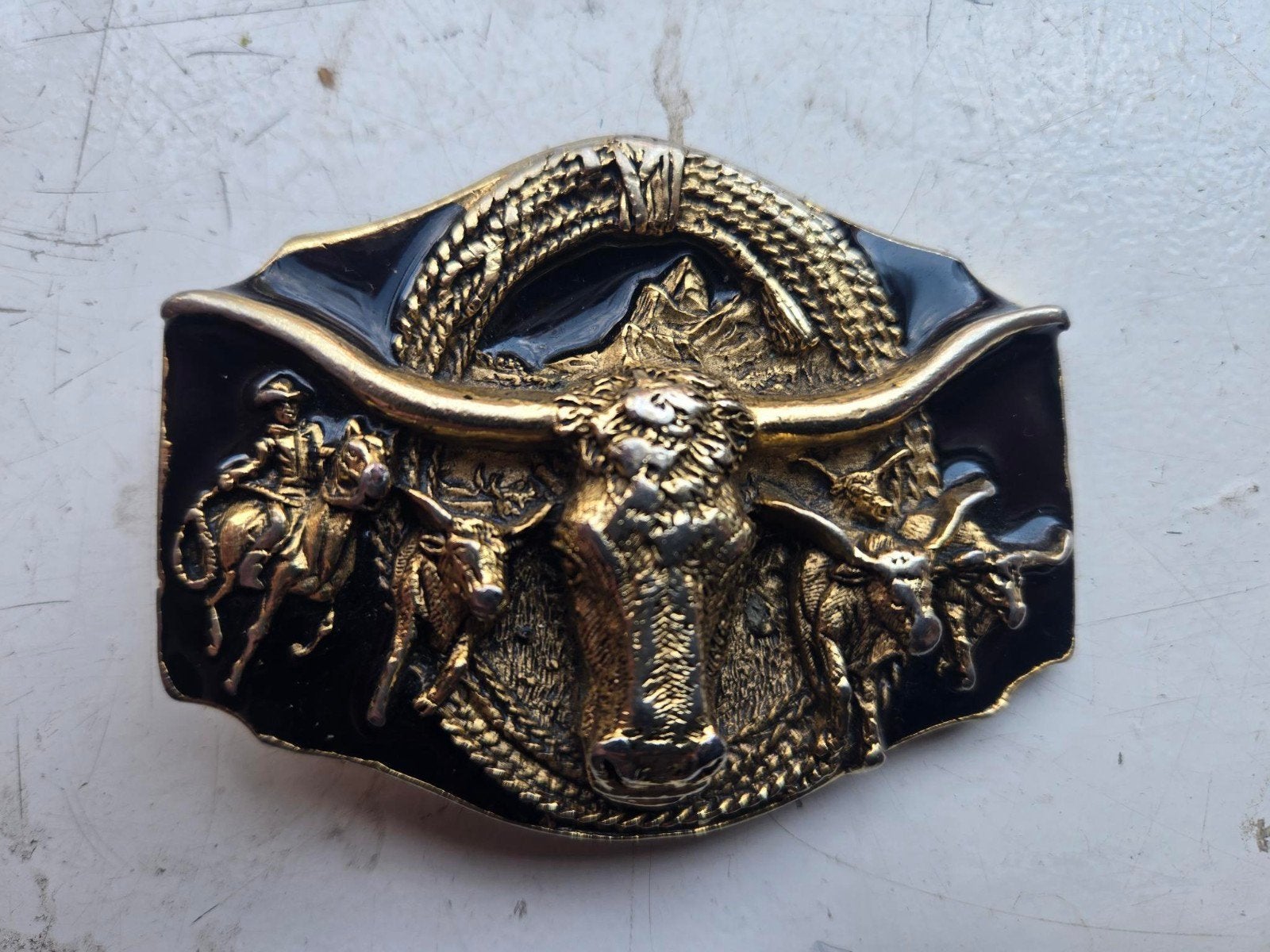 Vintage Enamel Belt Buckle Rustlin' Cattle, Ophalen of Verzenden, Zo goed als nieuw, Zwart, Minder dan 95 cm