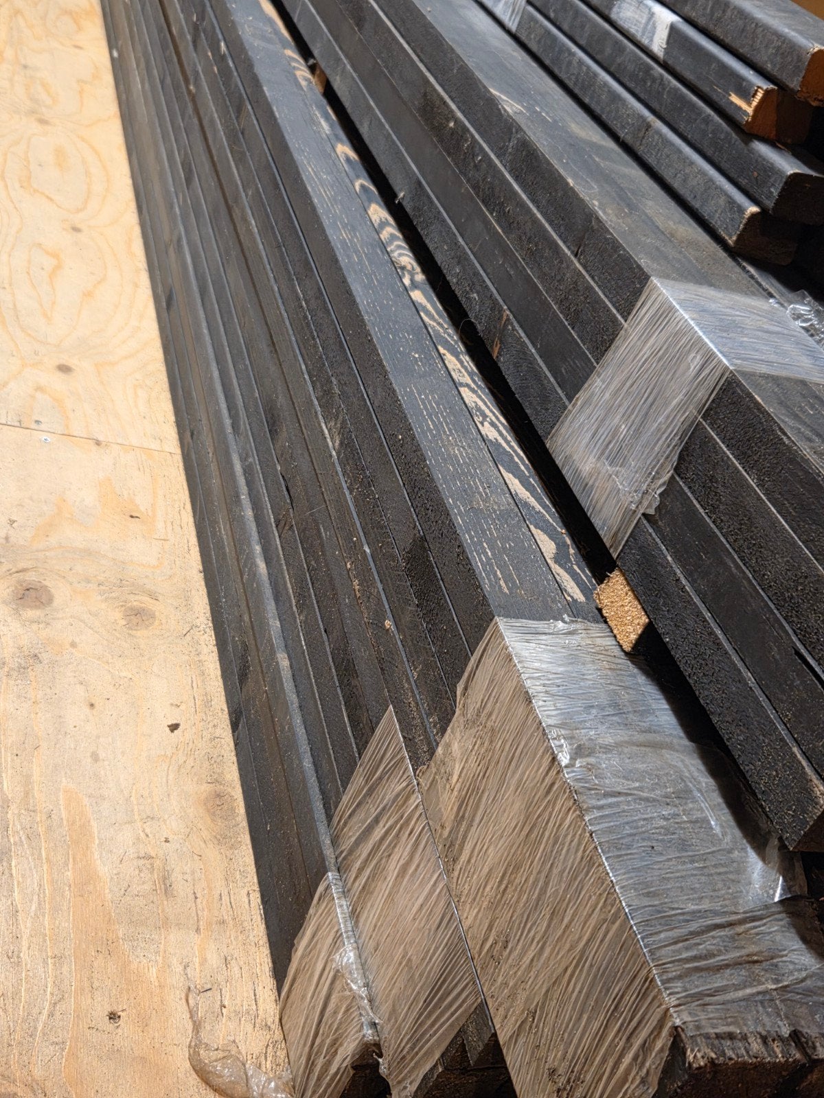 vuren hout zwart gespoten 45×28mm lengte. 4800mm ., Ophalen, 25 tot 50 mm, Overige typen, Nieuw