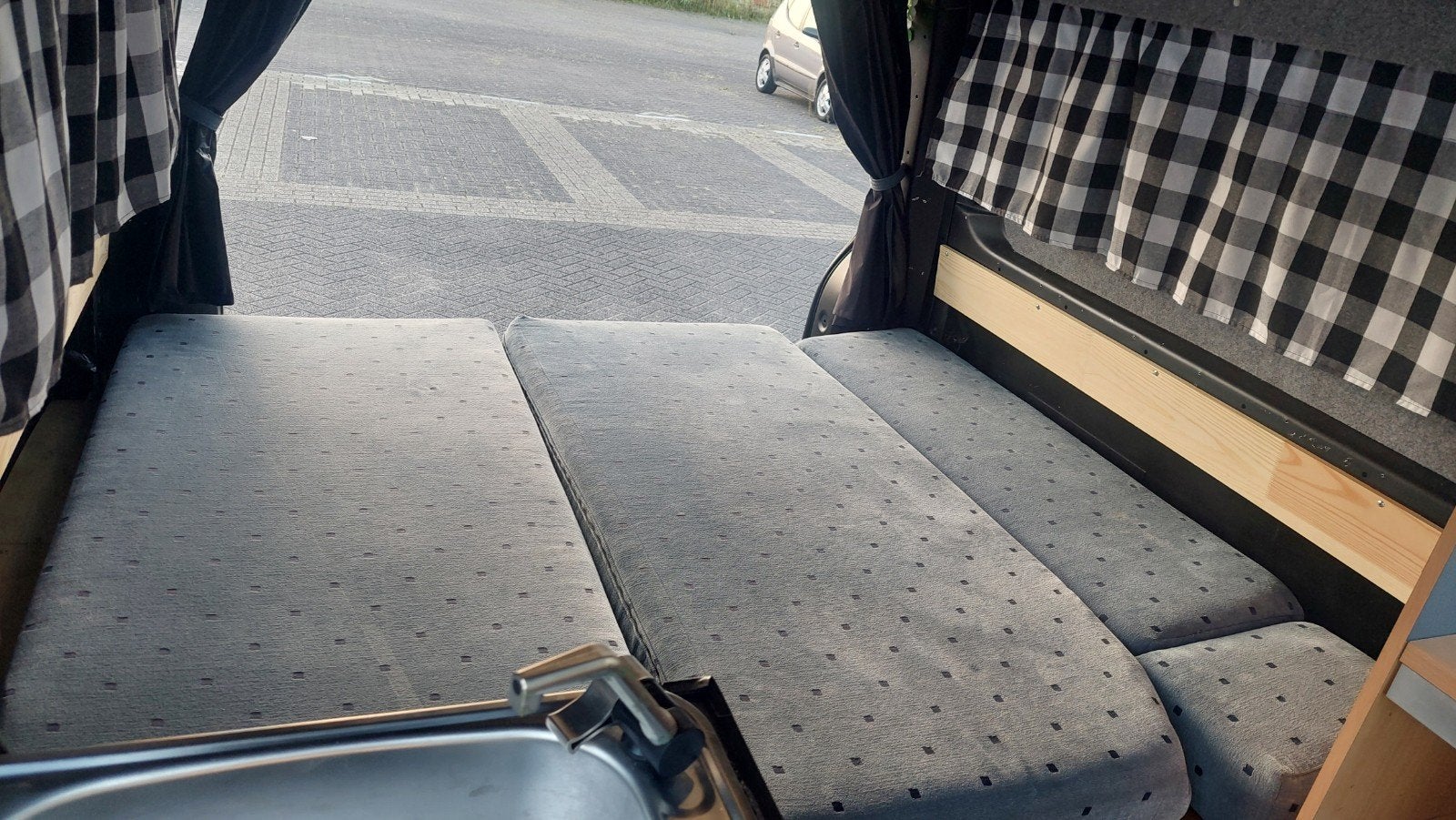 Foto 18 van VW T5 REIMO # 6 ZIT+4 SLAAPPLAATSEN # SLAAPHEFDAK #LENGTEZIT
