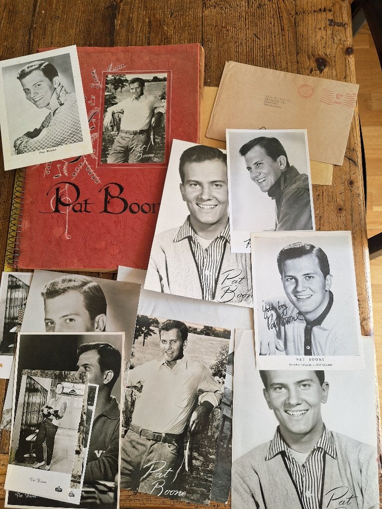 PAT BOONE plakboek met tientallen foto's + handtekening?, Ophalen of Verzenden, Zo goed als nieuw, Foto of Kaart