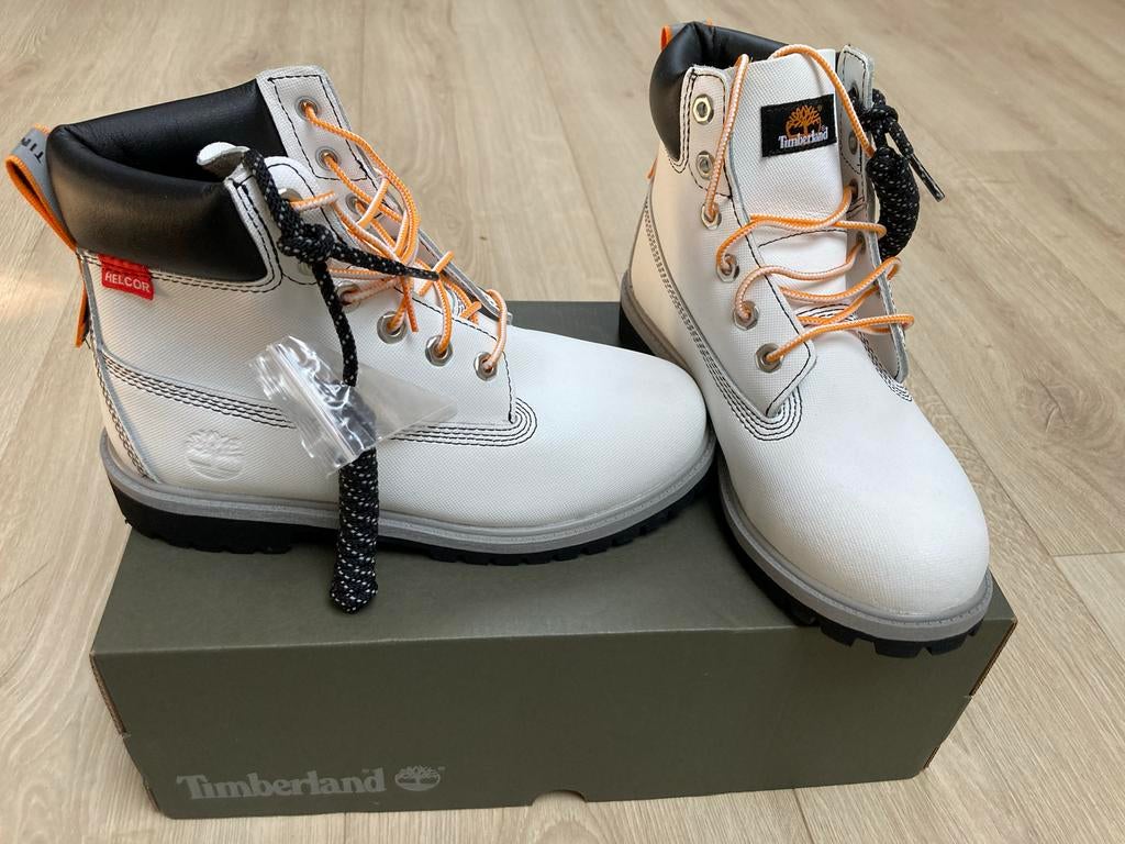 Timberland limited edition wit maat 37, Kleding | Dames, Schoenen, Nieuw, Lage of Enkellaarzen, Wit, Ophalen of Verzenden
