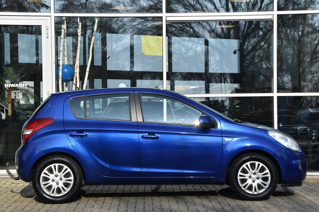 Hyundai I20 1.2i DynamicVersion Airco Elek. Ramen Trekhaak 1, Auto's, Hyundai, Gebruikt, 4 cilinders, Automatische klimaatregeling
