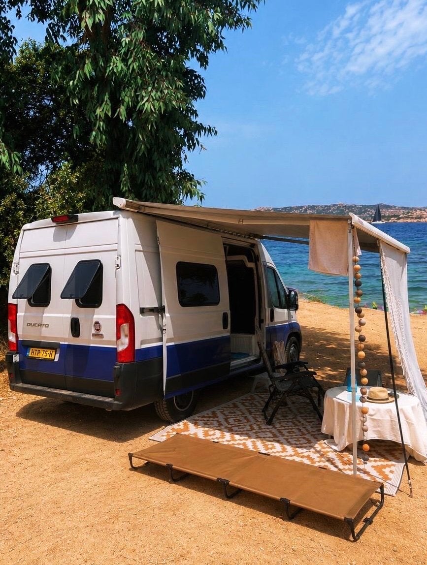 Offgrid Fiat Ducato buscamper uit 2019 met dakairco, Caravans en Kamperen, Campers, Chemisch toilet, Buscamper of Camperbus, Fiat