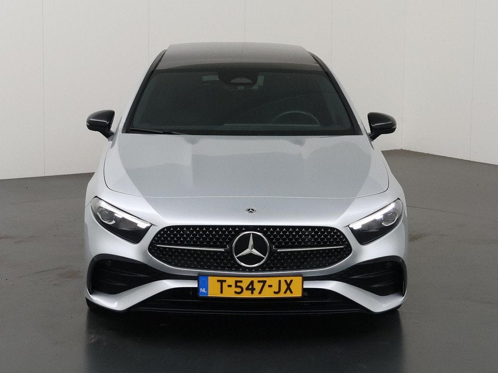 Mercedes-Benz A-klasse 180 AMG Line | Night | Panoramadak |, Auto's, Mercedes-Benz, Gebruikt, 4 cilinders, Leder en Stof, Origineel Nederlands