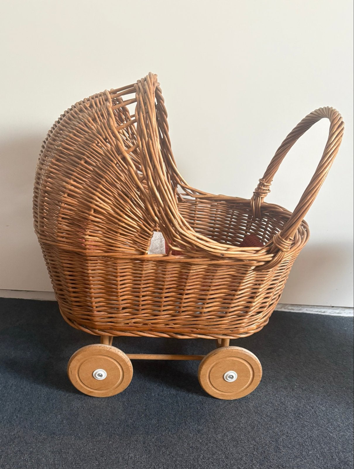 Rotan poppenwagen met handgemaakte bekleding, Ophalen, Gebruikt, Babypop
