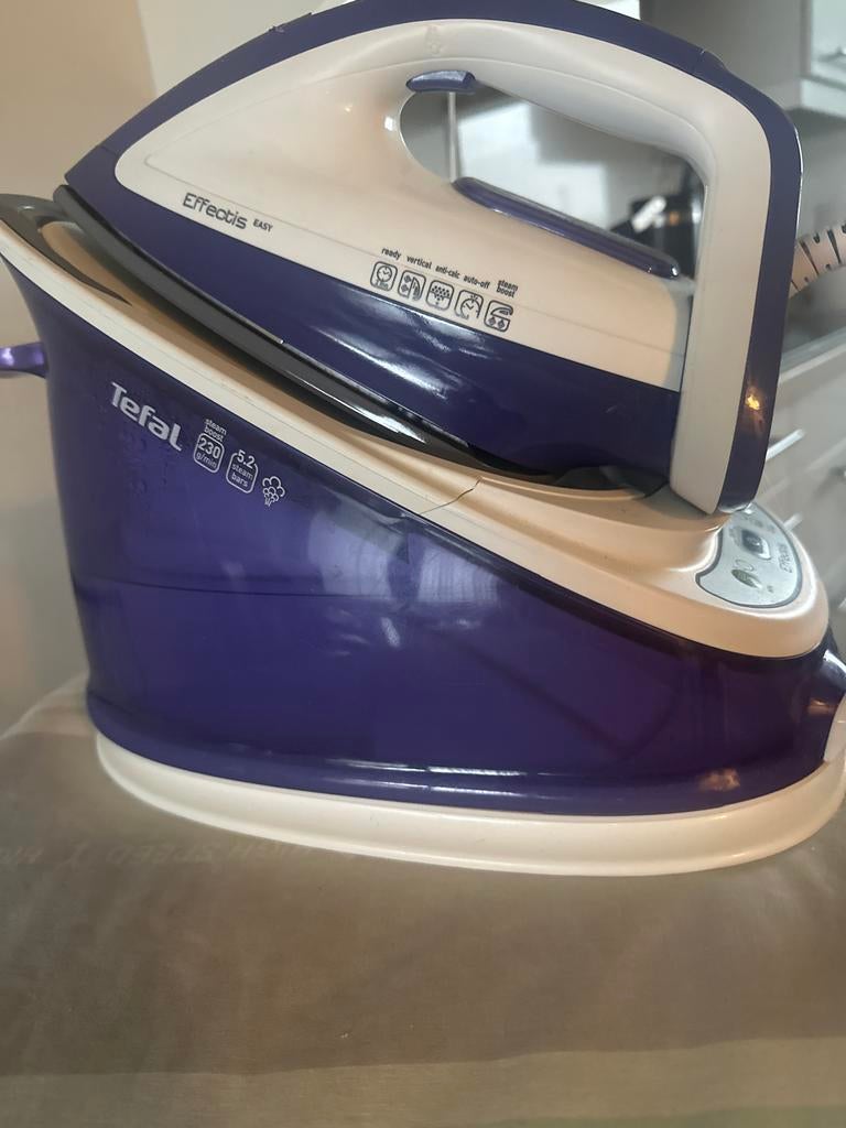 Tefal Effectis Easy Stoomgenerator Strijkijzer, Ophalen of Verzenden, Zo goed als nieuw, Strijkijzer met snoer
