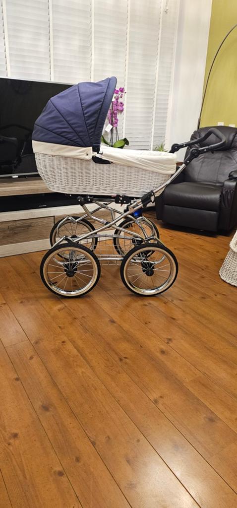 Gratis complete retro look kinderwagen., Kinderen en Baby's, Kinderwagens en Combinaties, Gebruikt, Met autostoeltje, Combiwagen