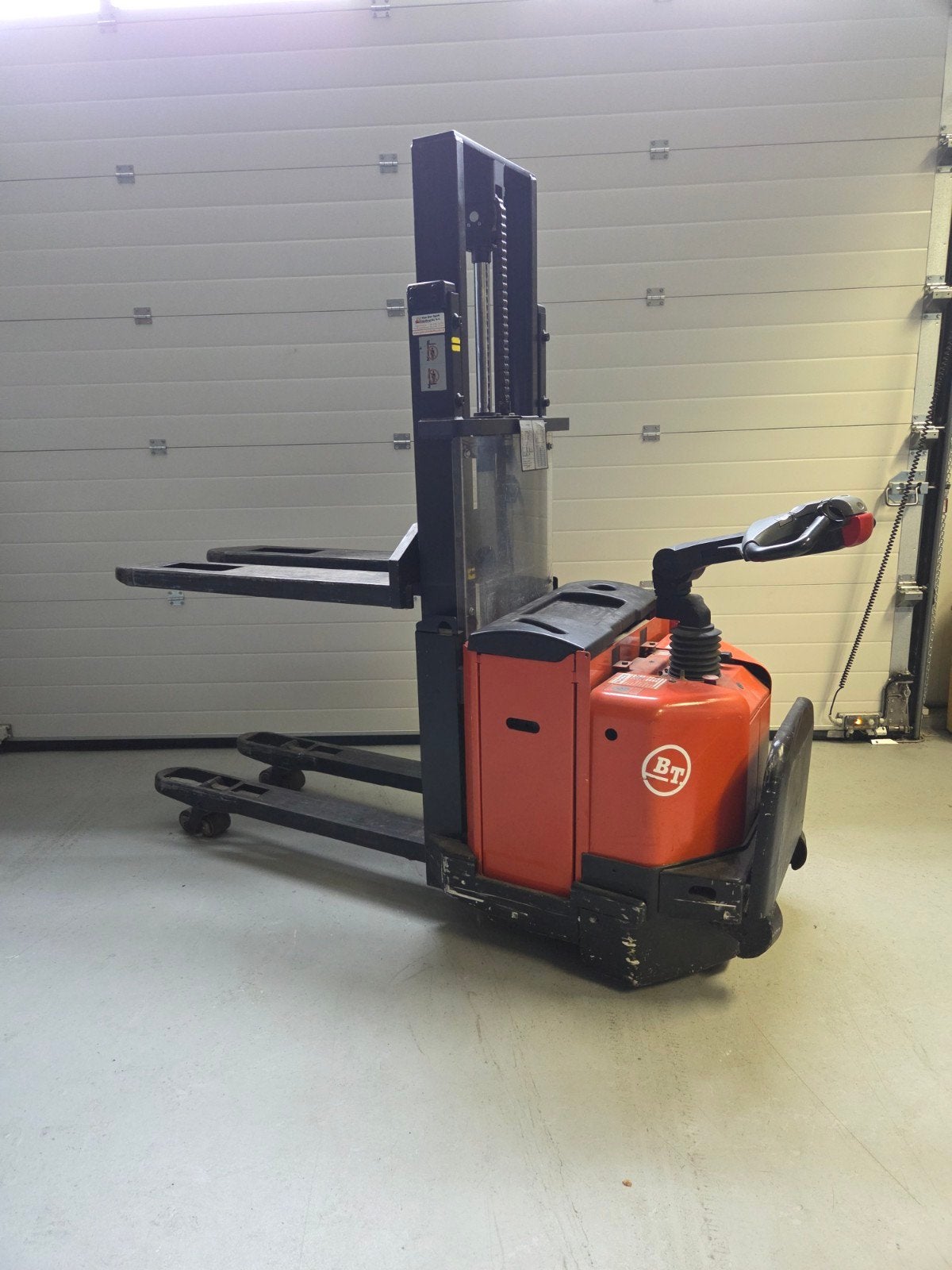 BT SWE160D stapelaar, Doe-het-zelf en Verbouw, Palletwagens en Pompwagens, Ophalen, Gebruikt