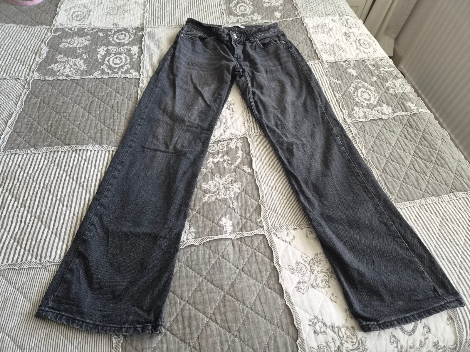 Bershka zwarte jeans - Maat EUR 34, Kleding | Dames, Zwart, Zo goed als nieuw, W27 (confectie 34) of kleiner, Bershka