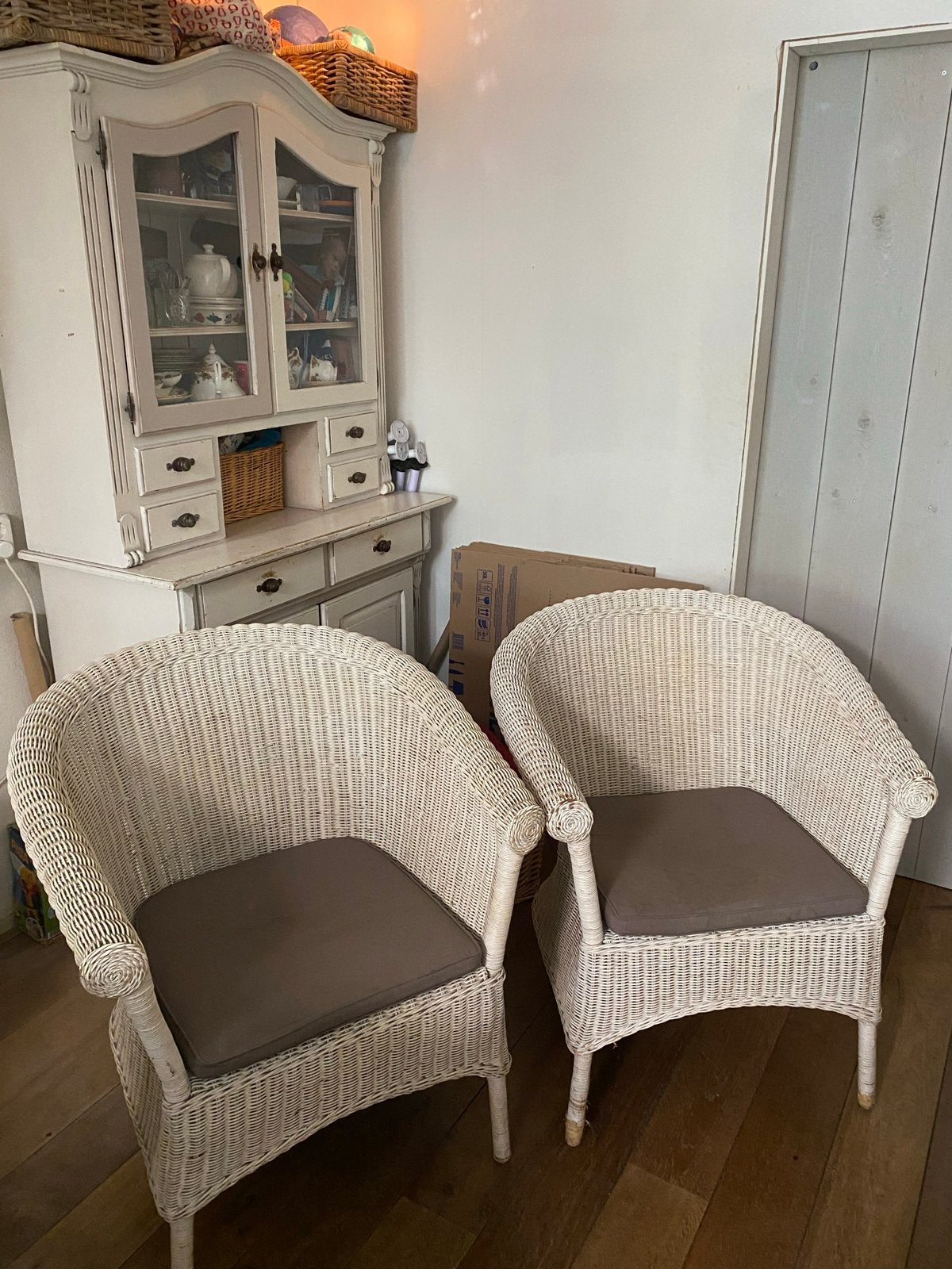 Set van 2 rieten stoelen met kussens, Huis en Inrichting, Stoelen, Ophalen, Gebruikt, Twee, Wit