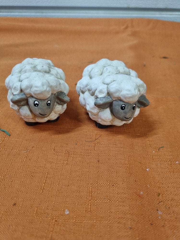 schapen beeldjes 2 stuks aardewerk, Ophalen of Verzenden