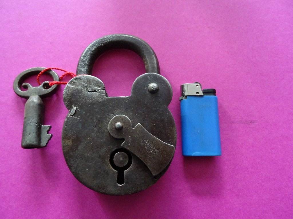ANTIEK HANGSLOT + SLEUTEL D.R.G.M SLOT SLOTEN SLEUTELS, Ophalen of Verzenden