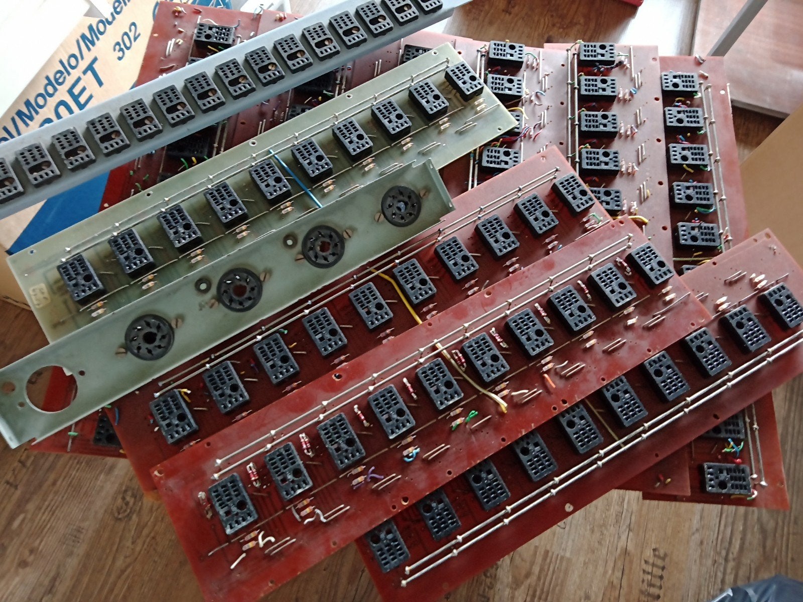 Diverse relaisvoetjes op printplaten, Ophalen