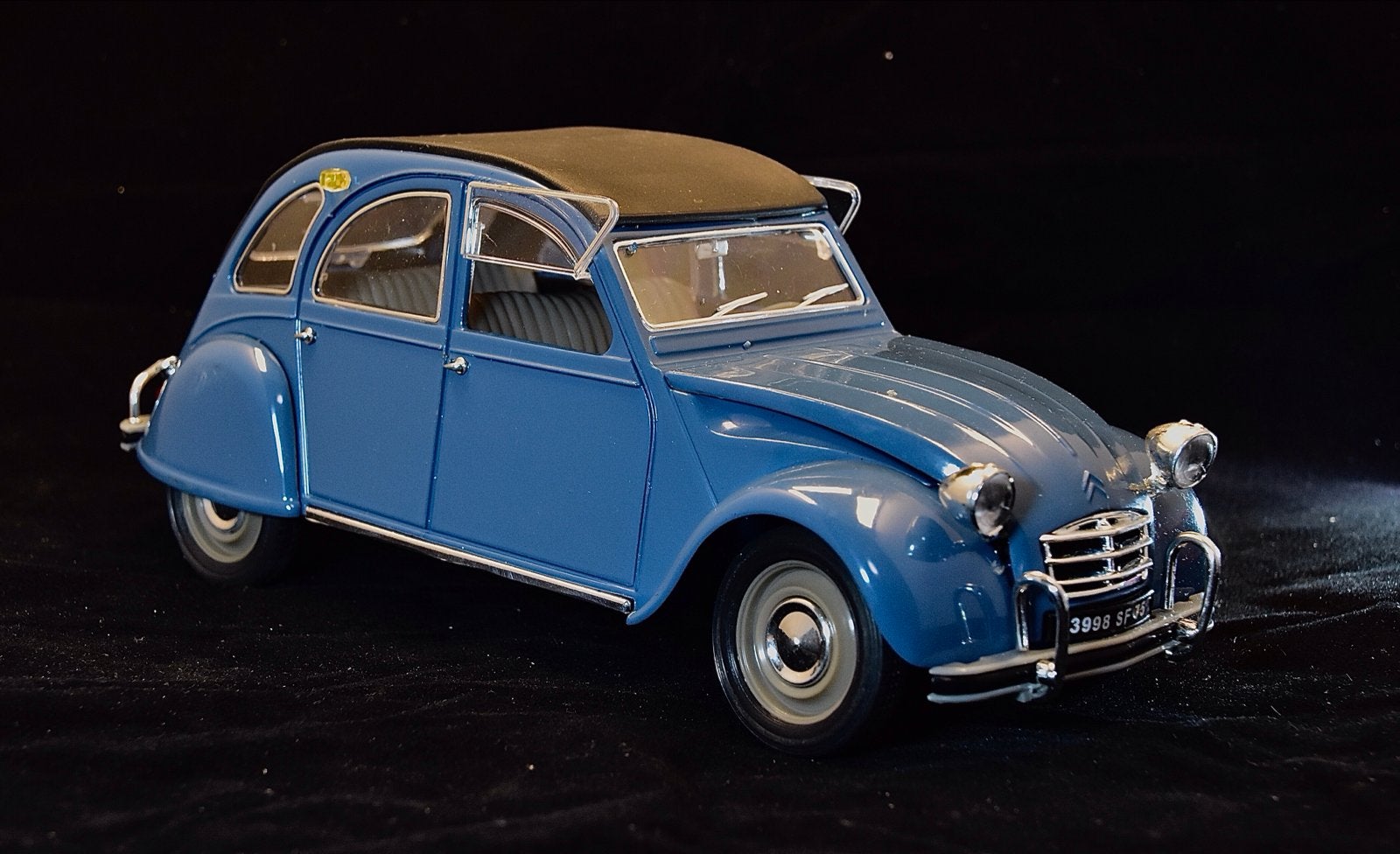 Solido Citroën 2CV model 1:17 - Blauw, Ophalen of Verzenden, Zo goed als nieuw
