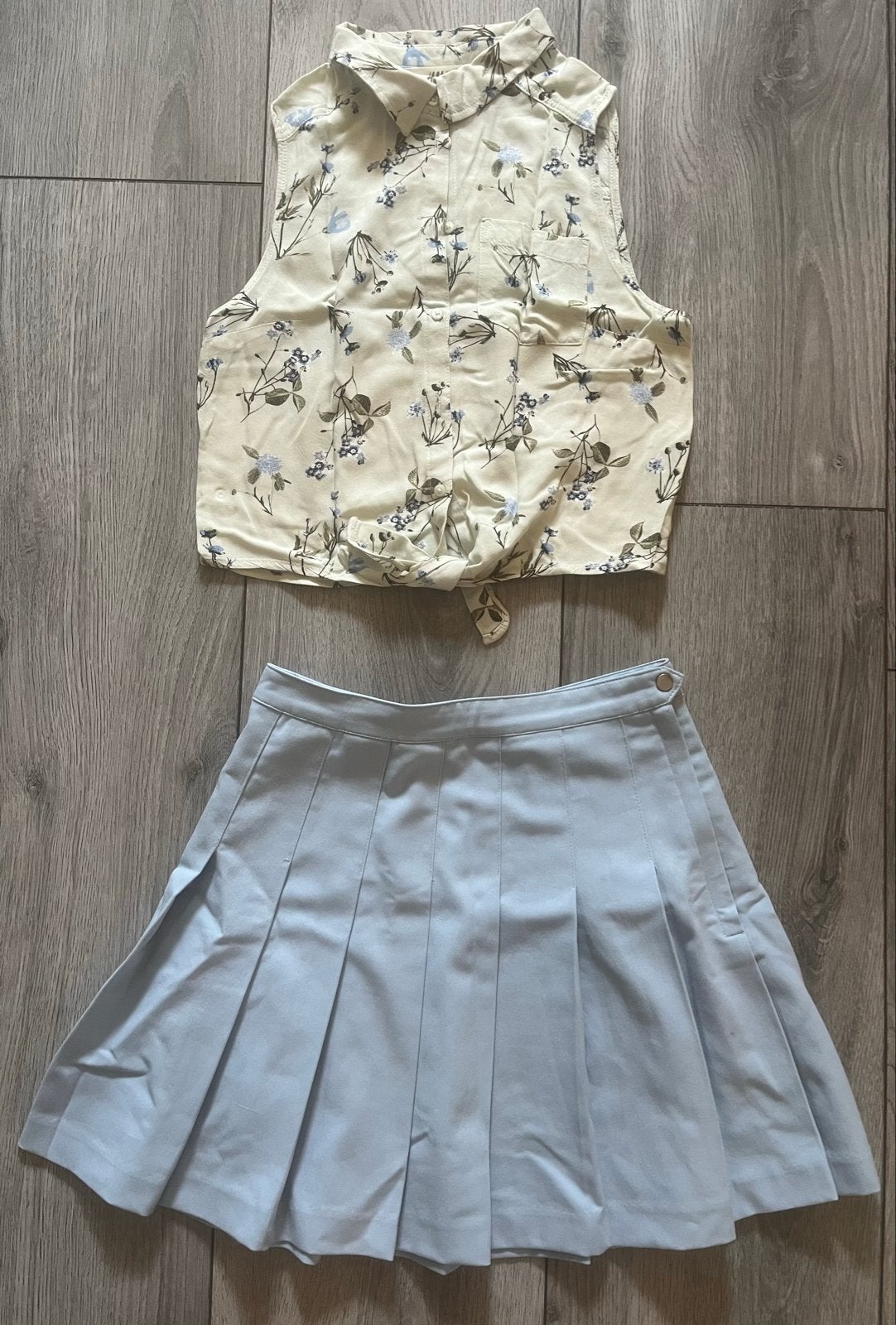 H&M set: bloesje met bloemenprint en blauwe plooirok maat 15, Ophalen of Verzenden, Zo goed als nieuw, Meisje, Setje