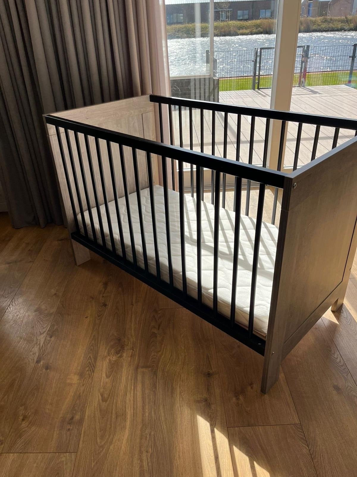 Ledikant met matras - Zo goed als nieuw, Ophalen, Zo goed als nieuw, Ledikant