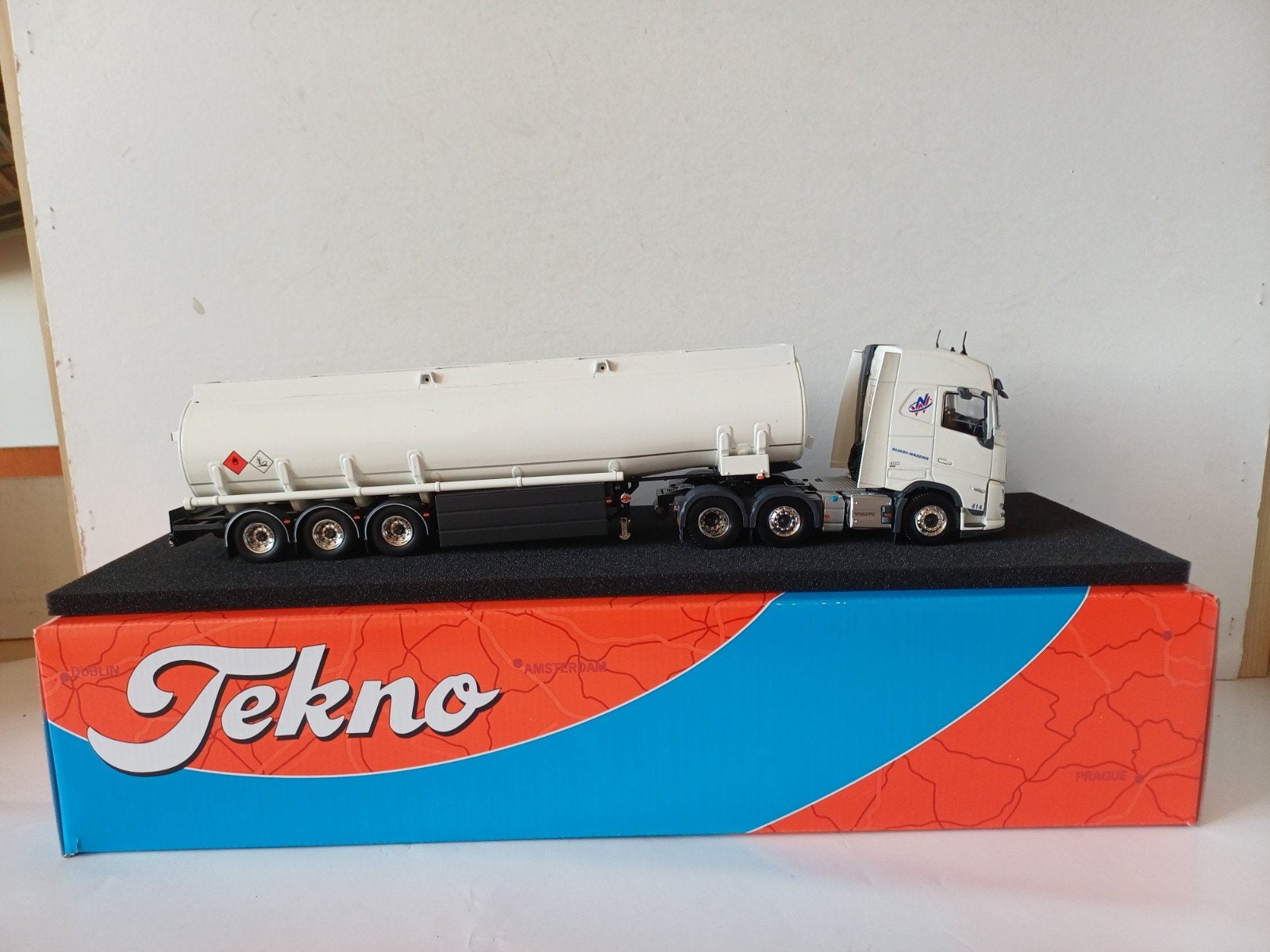 Nijhof Wassink Volvo FH Tekno 1:50, Hobby en Vrije tijd, Modelauto's | 1:50, Ophalen of Verzenden, Bus of Vrachtwagen, Tekno