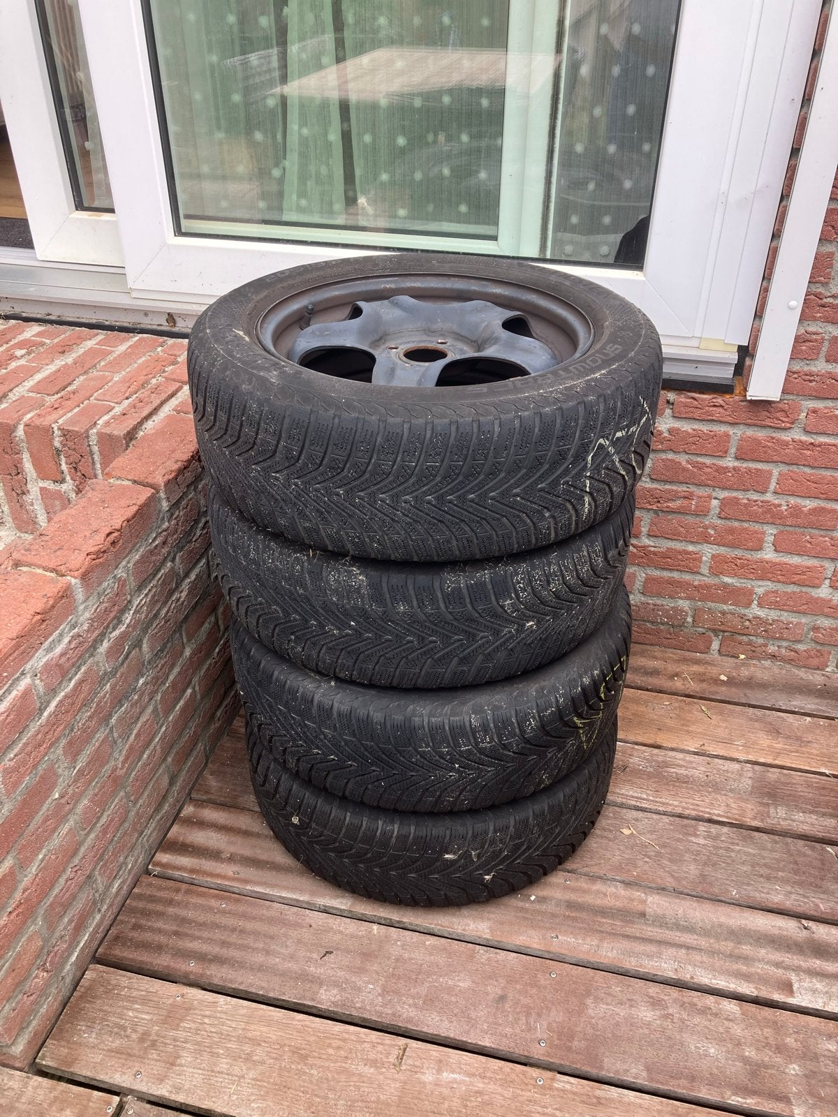 Winterbanden op velg voor Dacia Sandero Stepway, Ophalen, Gebruikt, 16 inch, Banden en Velgen