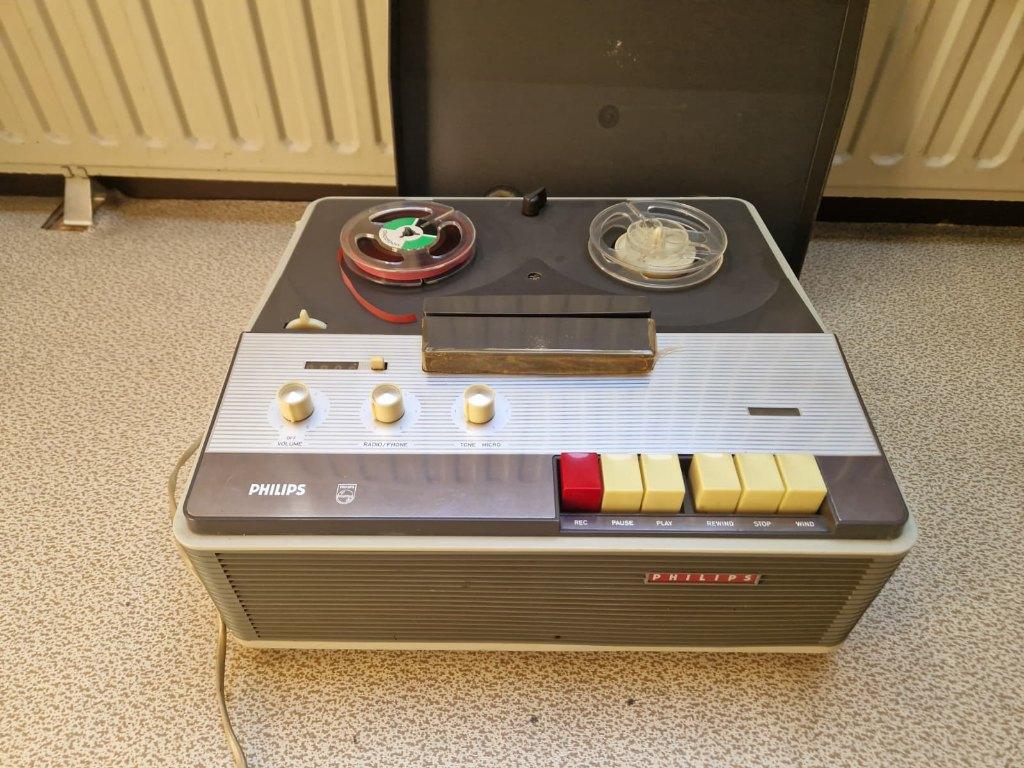 Philips bandrecorder, Ophalen, Bandrecorder, Met stofkap