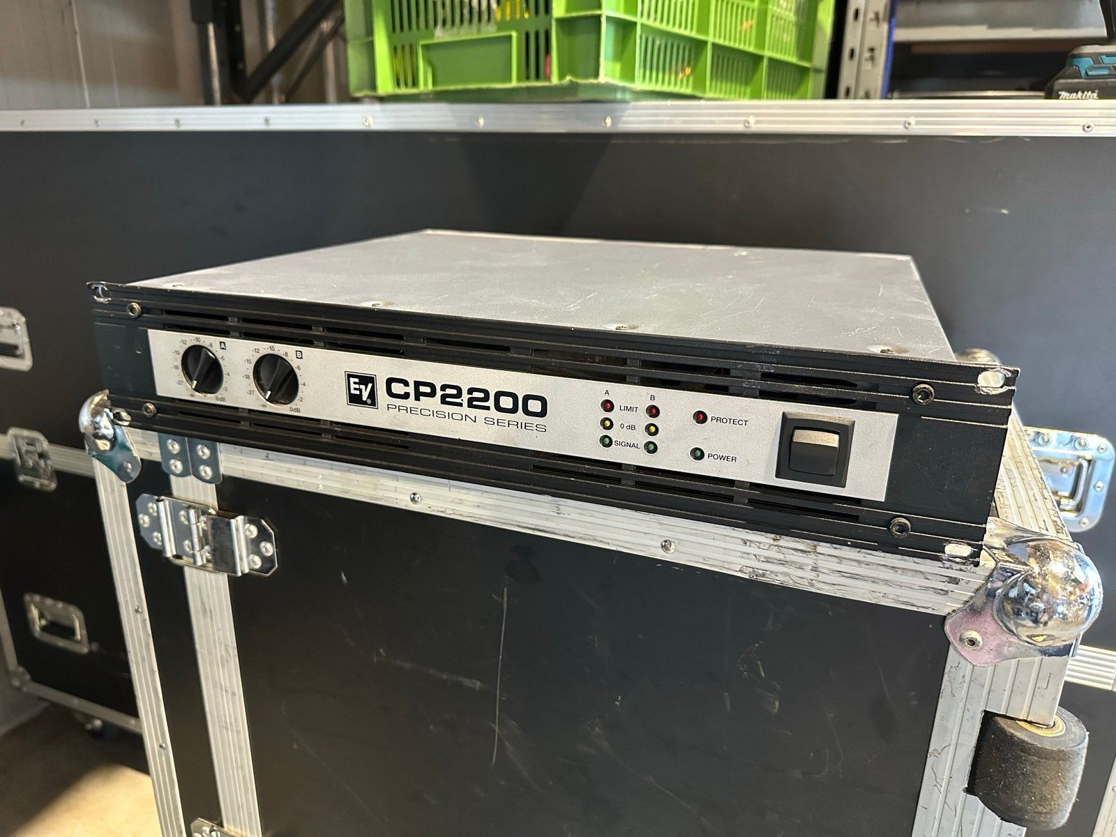 Electro-Voice CP2200 Precision Series Versterker, Overige merken, Gebruikt, Ophalen of Verzenden, 120 watt of meer