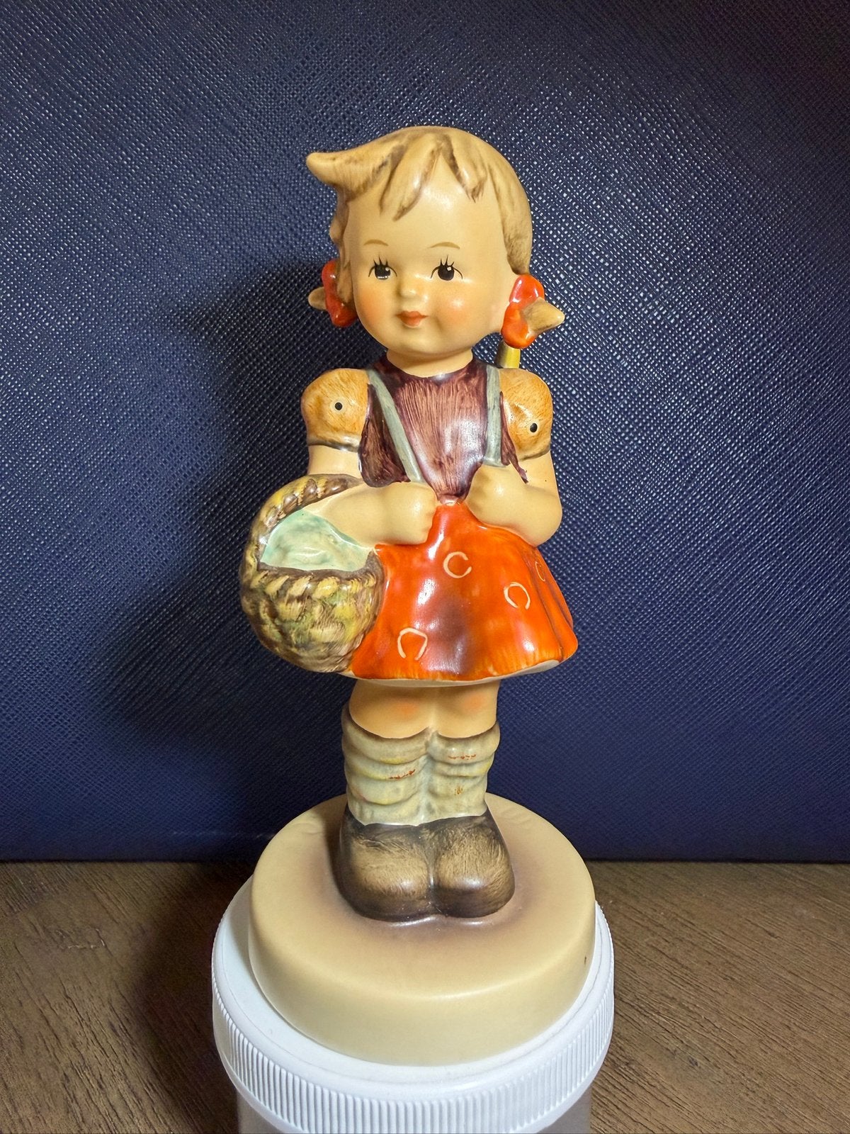 Prachtig Hummel Beeldje "School Girl" (nr. 81) – TMK 7, Ophalen of Verzenden, Zo goed als nieuw, Hummel