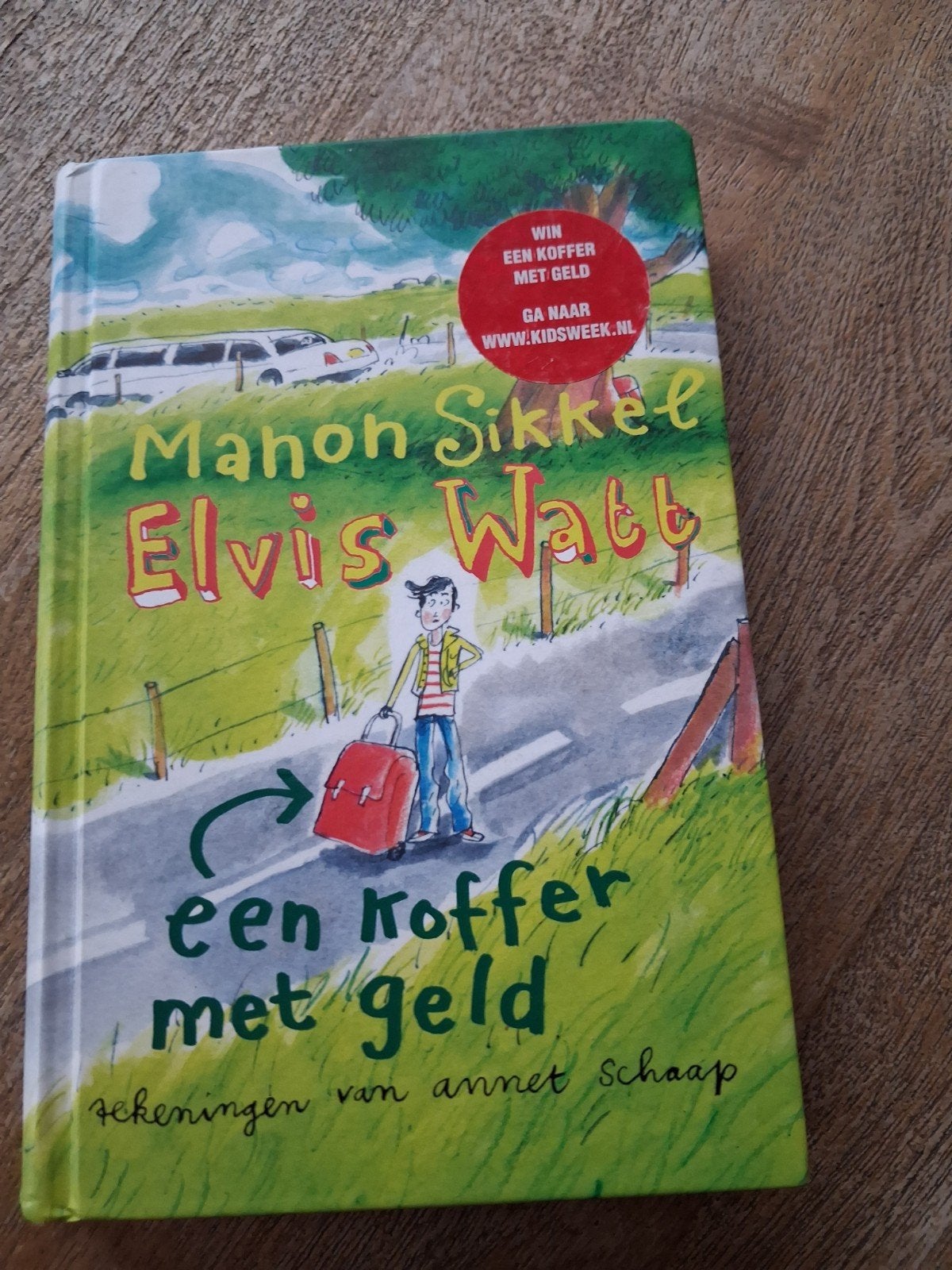 Elvis Watt, een koffer met geld, Ophalen of Verzenden, Zo goed als nieuw, Fictie algemeen