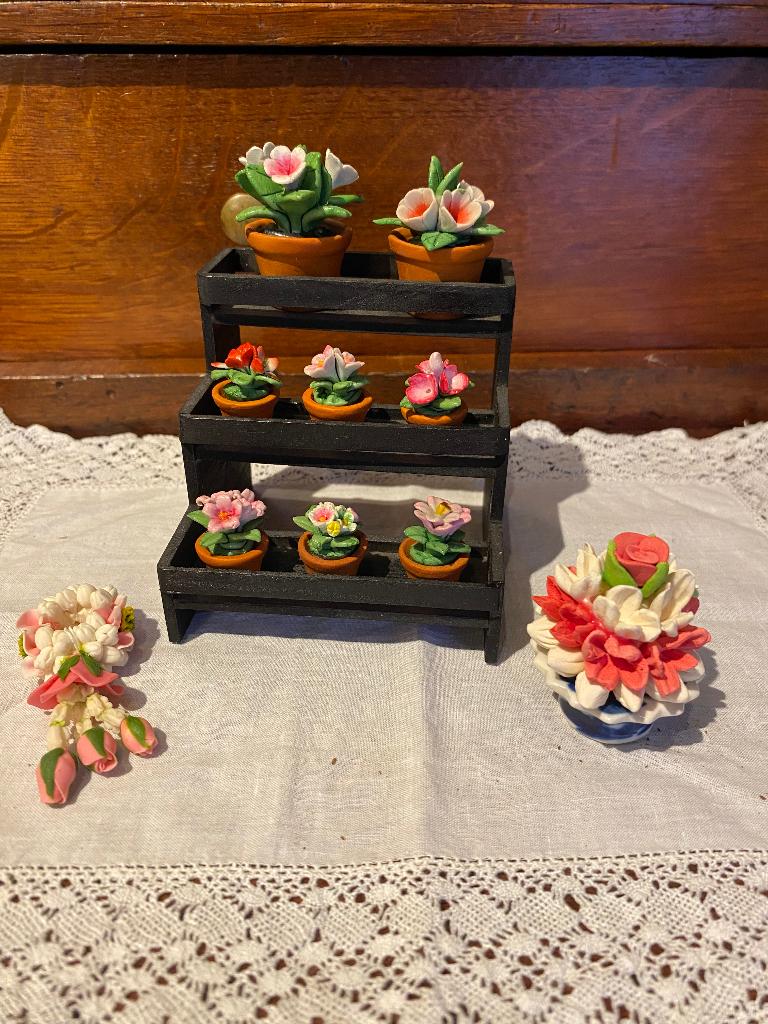 Poppenhuis Bloemen / planten in potten op een houten rek, Ophalen of Verzenden, Nieuw, Decoratie