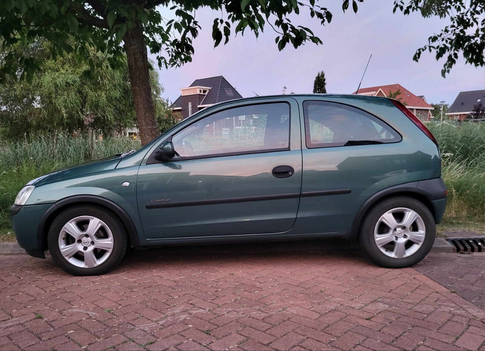 Opel Corsa 1.4 I 16V 3D AUT 2002 Groen, Auto's, 40 €/maand, 4 cilinders, 1389 cc, Origineel Nederlands