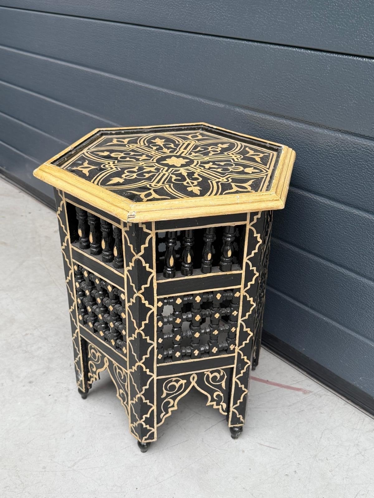 Decoratieve bijzettafel met Marokkaanse invloeden, Wateringen, Gebruikt, Artizana, Hout