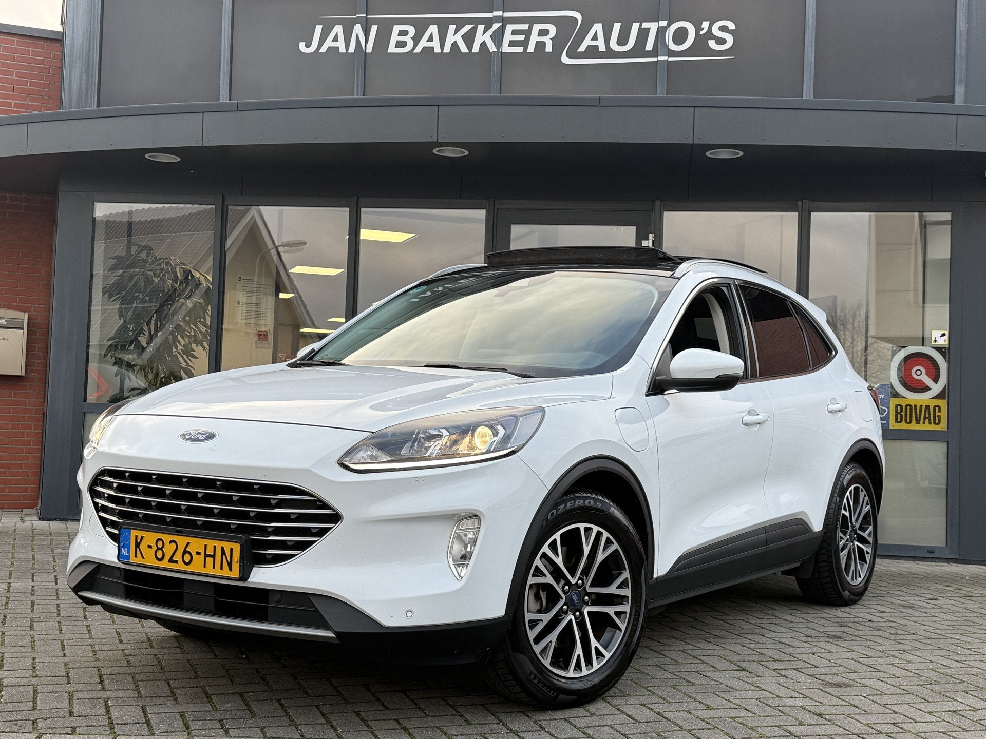 Ford Kuga 2.5 PHEV Titanium  Panoramadak  Carplay, Auto's, Stof, Gebruikt, 4 cilinders, Wit