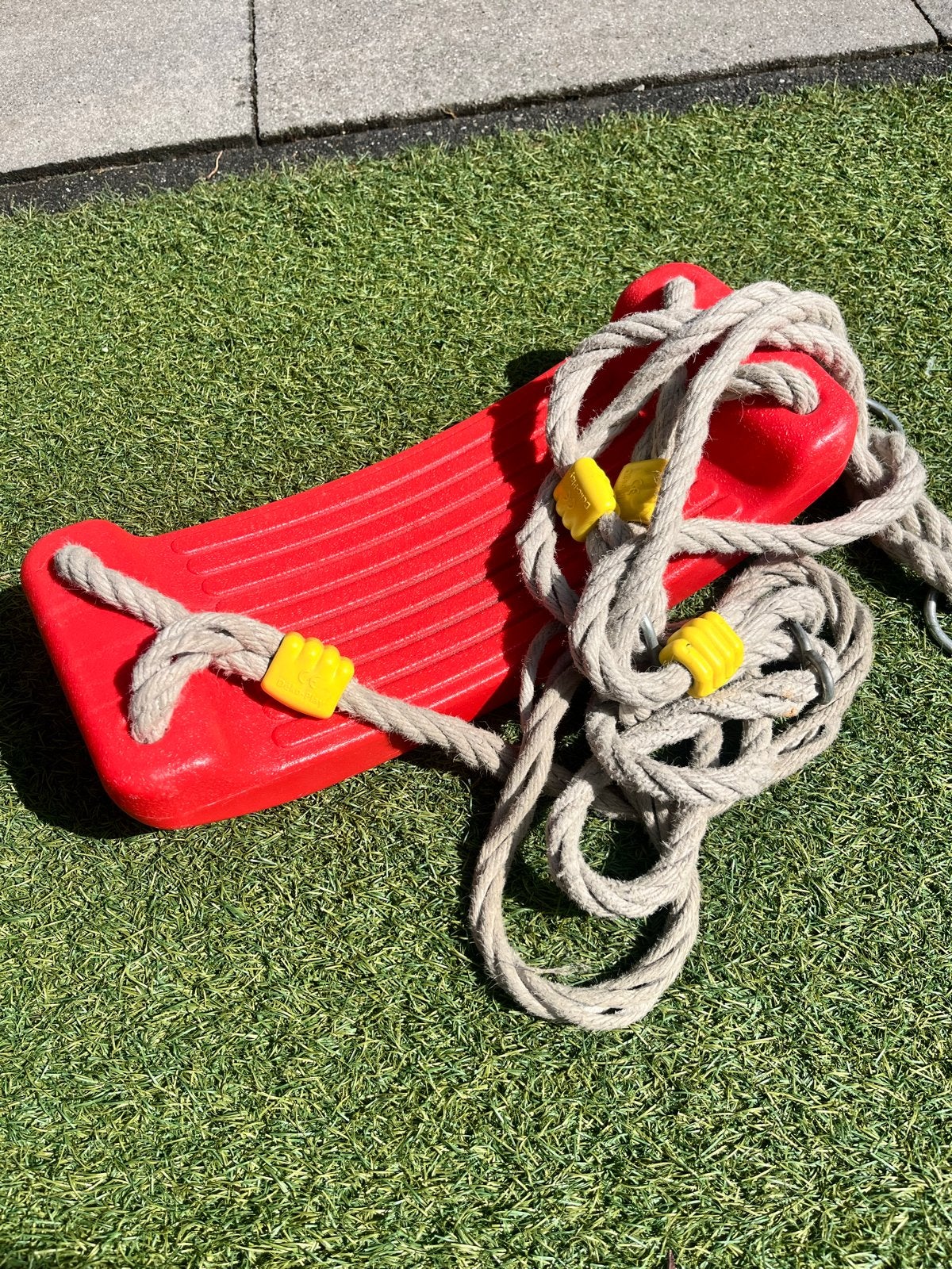 Rode Schommel met Touw - Deko-Play, Ophalen of Verzenden, Gebruikt, Schommel