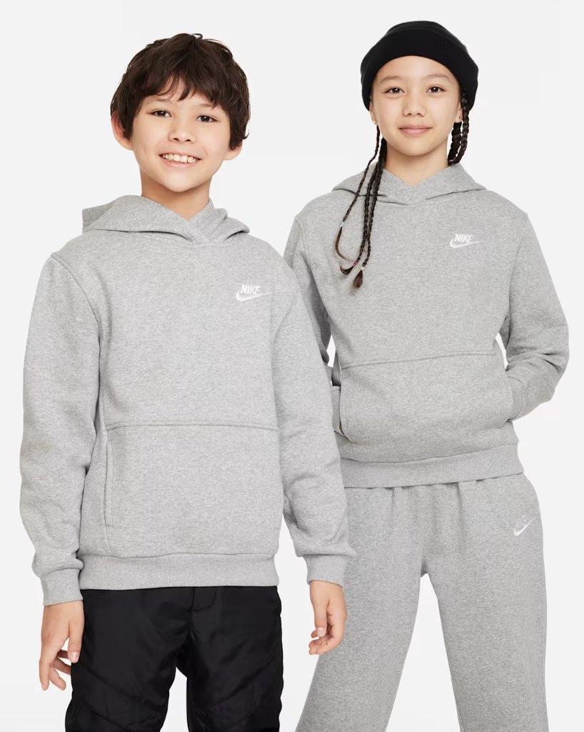 2 Nike Club Hoodies – jongens maat  XL (158-170), Jongen of Meisje, Trui of Vest, Ophalen of Verzenden, Zo goed als nieuw