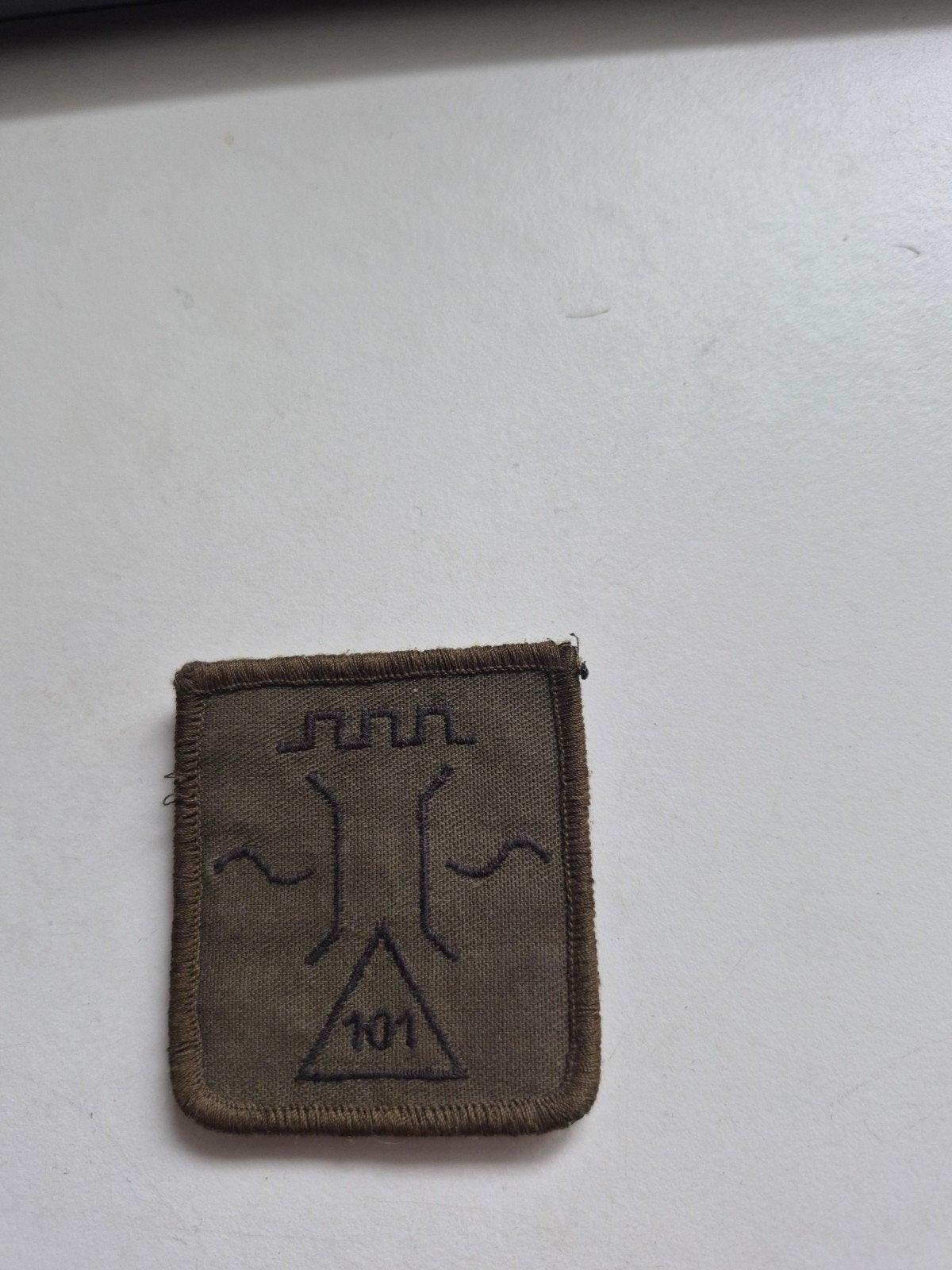 borstembleem klittenband 101 genie, Verzamelen, Ophalen of Verzenden, Landmacht, Nederland, Embleem of Badge