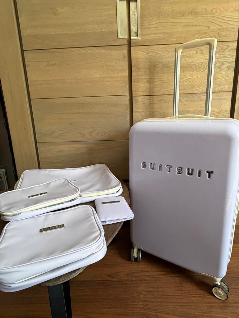 SuitSuit checkin M koffer + packing cubes set + passportcase, Ophalen of Verzenden, Gebruikt, Hard kunststof, 70 cm of meer